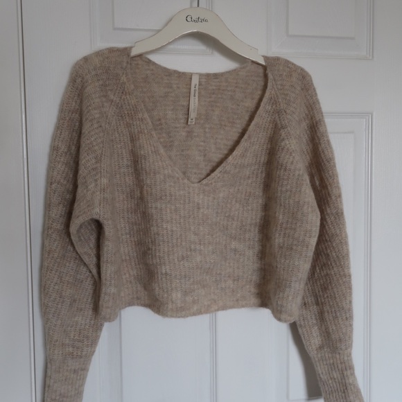 Aritzia The Group by Babaton Tessin Sweater in Oatmeal Size XS - Picture 1 of 5